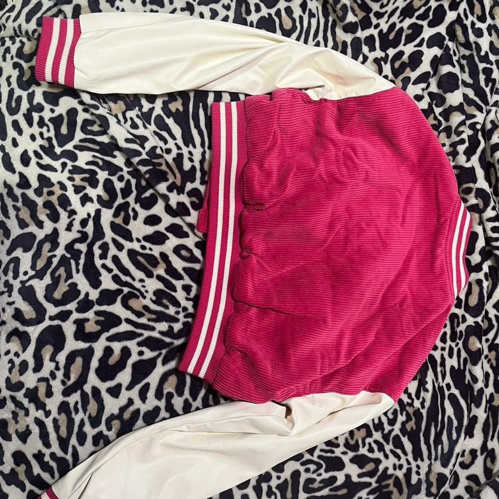 Women’s varsity style jacket Worn once,
No stains pretty much brand new